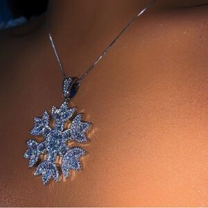 Silver Snowflake Pendant Necklace 18 inch